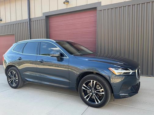 Blue 2019 Volvo XC60 T6 Momentum