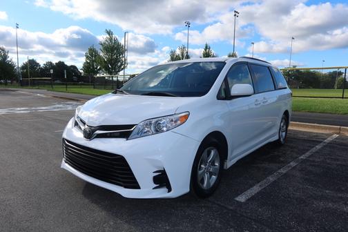 2020 Toyota Sienna LE Auto Access Seat