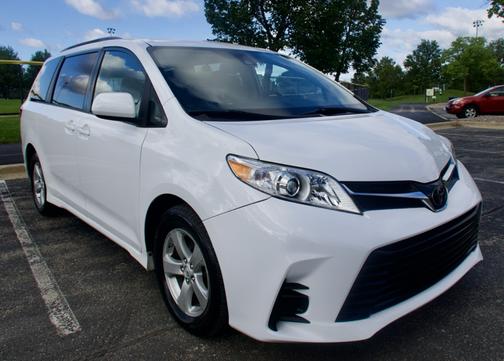 2020 Toyota Sienna LE Auto Access Seat