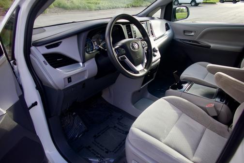 2020 Toyota Sienna LE Auto Access Seat