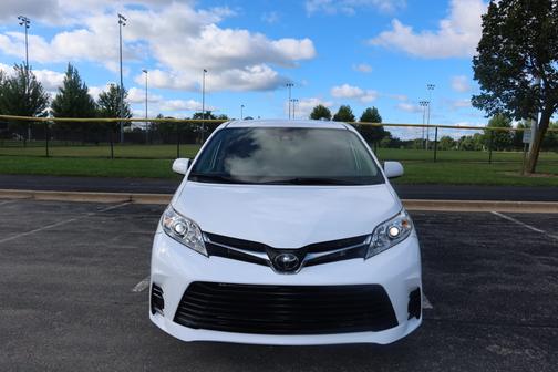 2020 Toyota Sienna LE Auto Access Seat