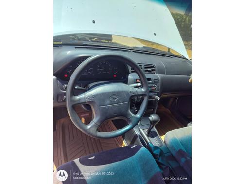 White 1997 Nissan Maxima SE