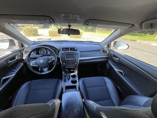 Silver 2017 Toyota Camry SE