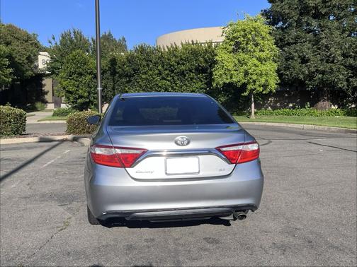Silver 2017 Toyota Camry SE
