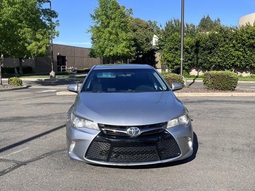 Silver 2017 Toyota Camry SE