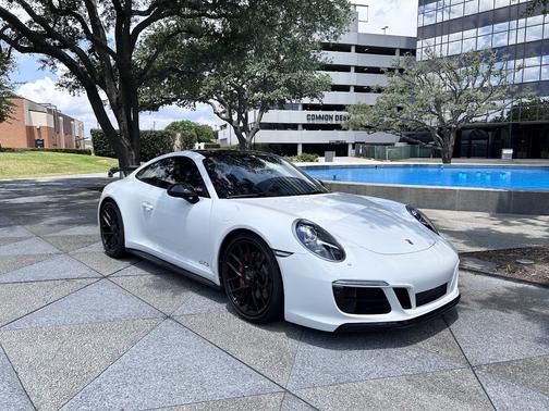 2017 Porsche 911 Carrera GTS