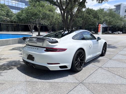 2017 Porsche 911 Carrera GTS