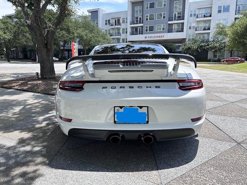 2017 Porsche 911 Carrera GTS