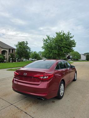 Red 2015 Hyundai SONATA SE