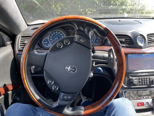 Photo 3 of 7 of 2011 Maserati GranTurismo Base