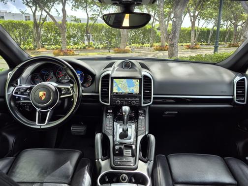 2016 Porsche Cayenne Cayenne