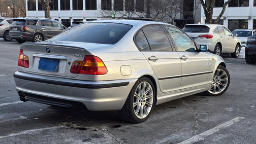2004 BMW 330 i