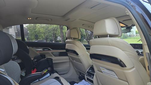 2020 BMW 740 i