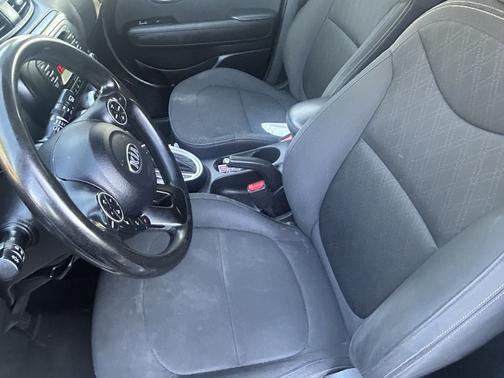 White 2014 Kia Soul Base