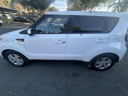 White 2014 Kia Soul Base