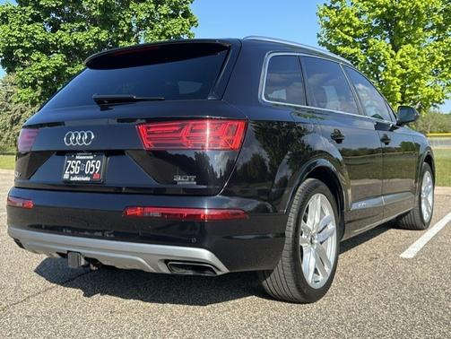 Black 2018 Audi Q7 3.0T Prestige