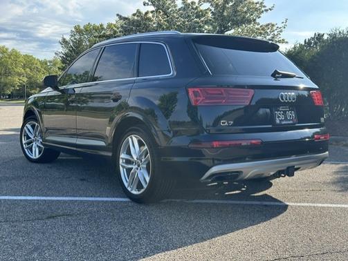 Black 2018 Audi Q7 3.0T Prestige