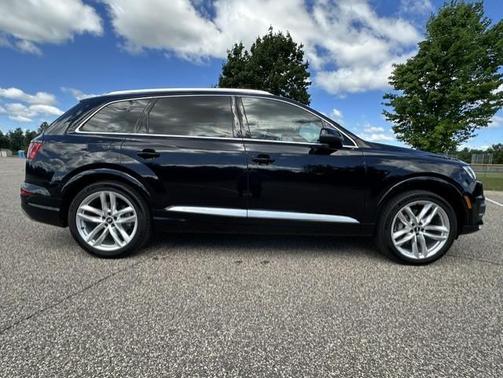 Black 2018 Audi Q7 3.0T Prestige