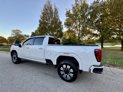 2024 GMC Sierra 2500 Denali