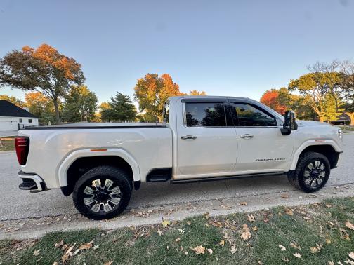 2024 GMC Sierra 2500 Denali