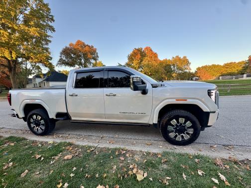 2024 GMC Sierra 2500 Denali