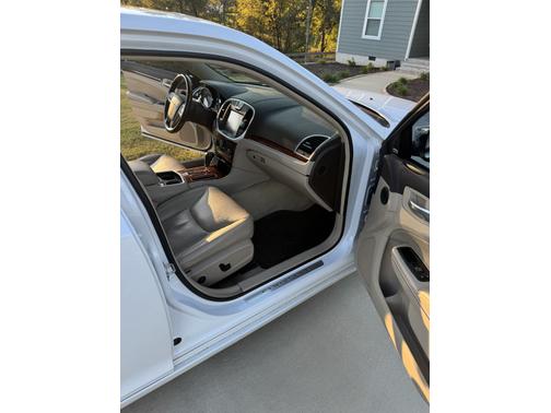 2011 Chrysler 300C Base