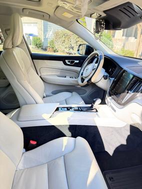 2019 Volvo XC60 T5 Momentum