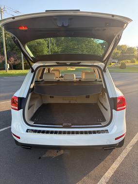 White 2014 Volkswagen Touareg 3.6L Lux