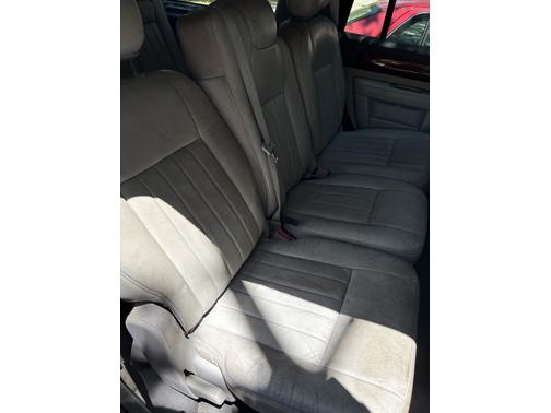 2004 Lincoln Navigator Base