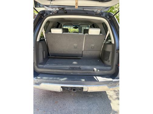 2004 Lincoln Navigator Base