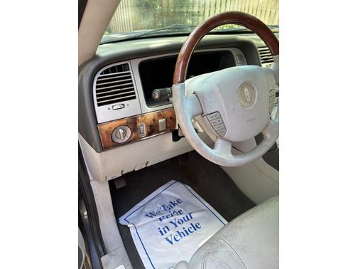 2004 Lincoln Navigator Base