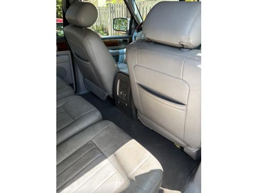 2004 Lincoln Navigator Base