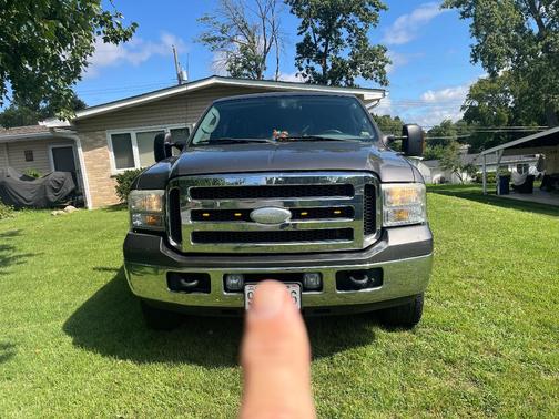 Silver 2005 Ford F-250 Lariat Crew Cab Super Duty