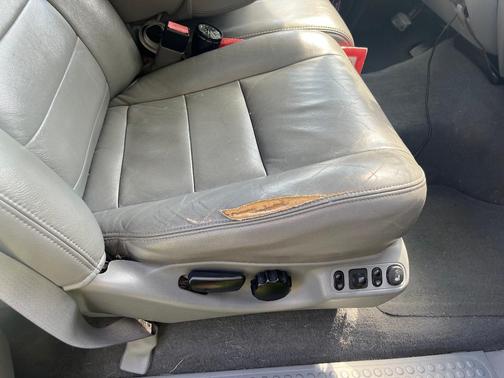 Silver 2005 Ford F-250 Lariat Crew Cab Super Duty