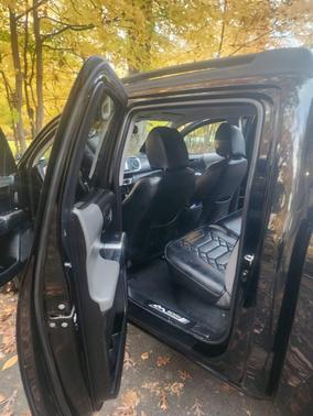 Black 2018 Toyota Tacoma SR5
