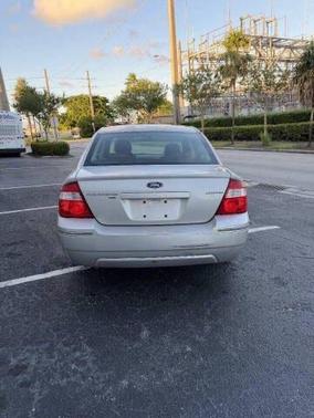 Silver 2006 Ford Five Hundred Limited