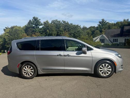 Gray 2018 Chrysler Pacifica Touring-L