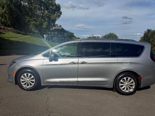 Gray 2018 Chrysler Pacifica Touring-L