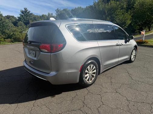 Gray 2018 Chrysler Pacifica Touring-L