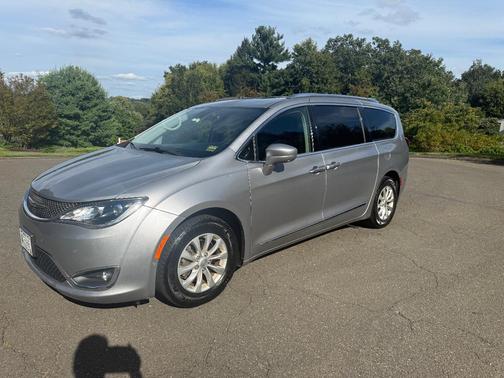 Gray 2018 Chrysler Pacifica Touring-L