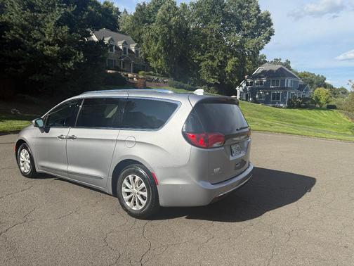 Gray 2018 Chrysler Pacifica Touring-L