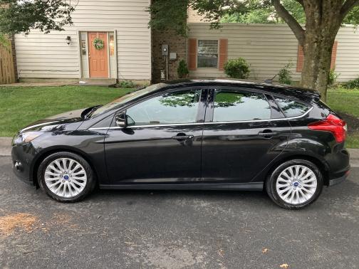 Photo 1 of 12 of 2012 Ford Focus Titanium