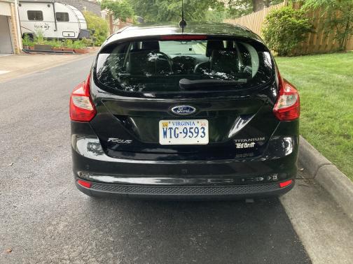 Photo 4 of 12 of 2012 Ford Focus Titanium