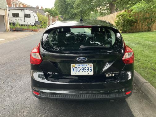 Photo 5 of 12 of 2012 Ford Focus Titanium