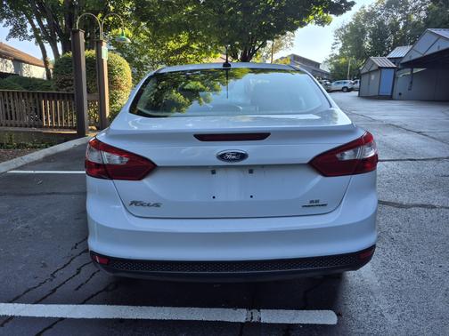 White 2013 Ford Focus SE