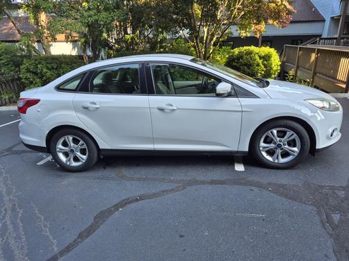 White 2013 Ford Focus SE