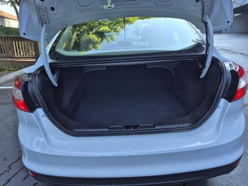White 2013 Ford Focus SE