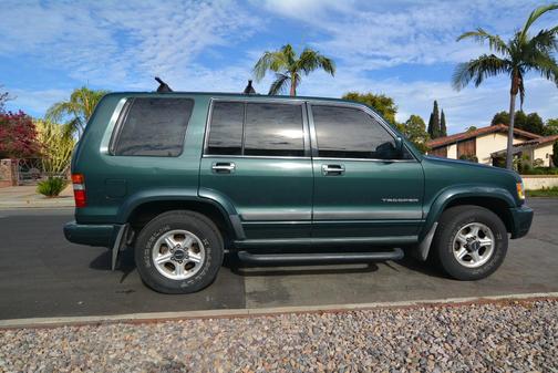 Green 1998 Isuzu Trooper S