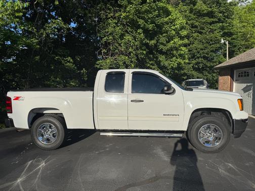 White 2012 GMC Sierra 1500 SLE