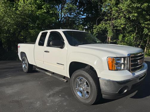White 2012 GMC Sierra 1500 SLE
